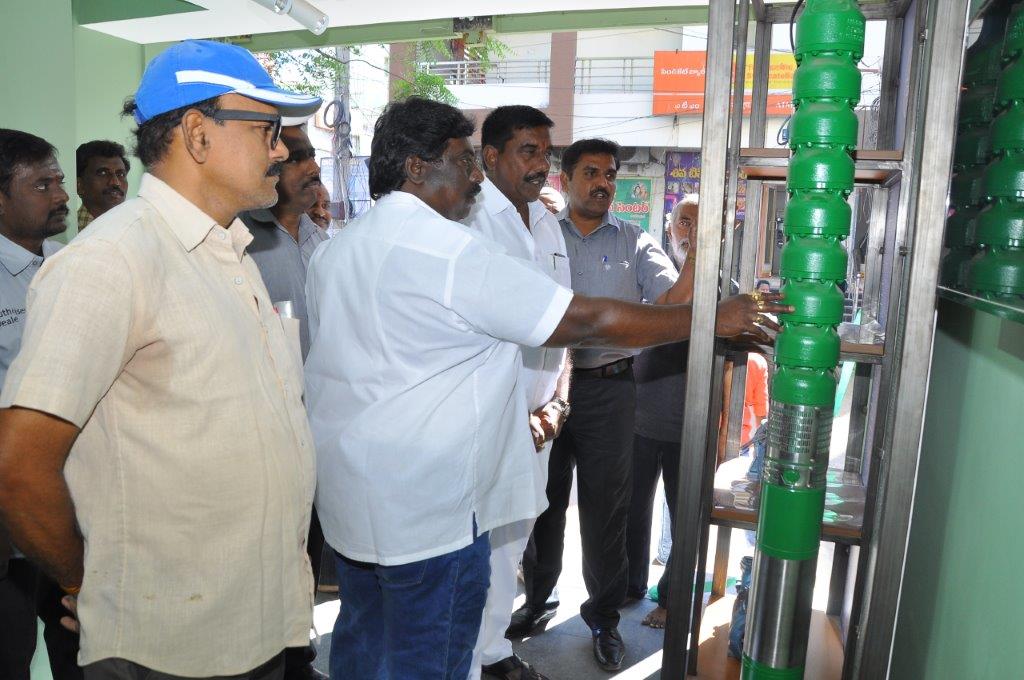 Taro Pumps dealer Shirdi Sai Agencies with customers