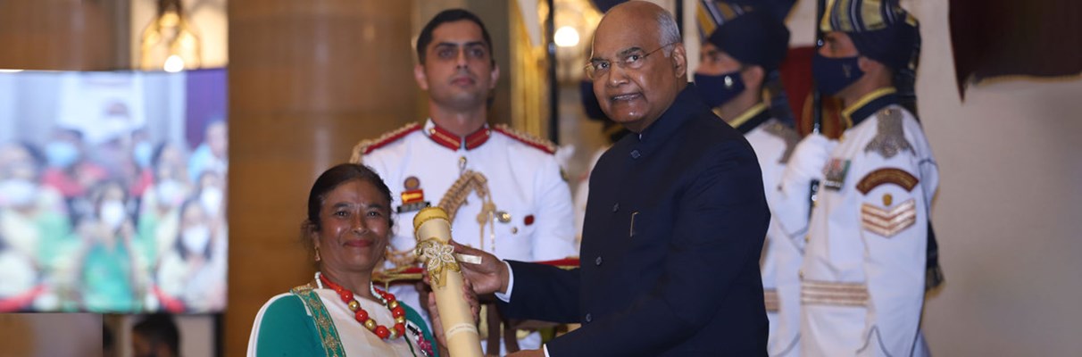 Trinity Saioo being awarded the Padma Shri by the President of India Ram Nath Kovind