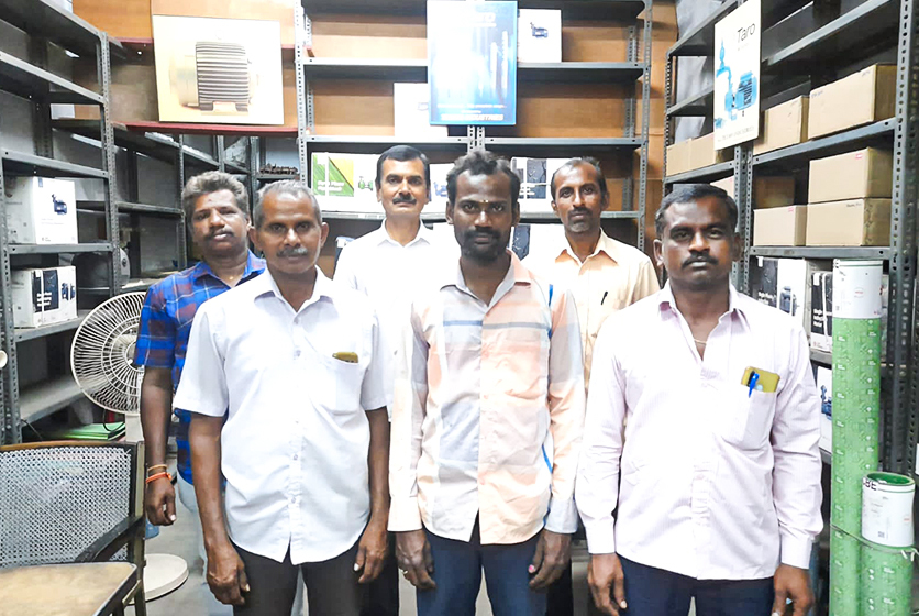 Taro Pumps mechanics group photo