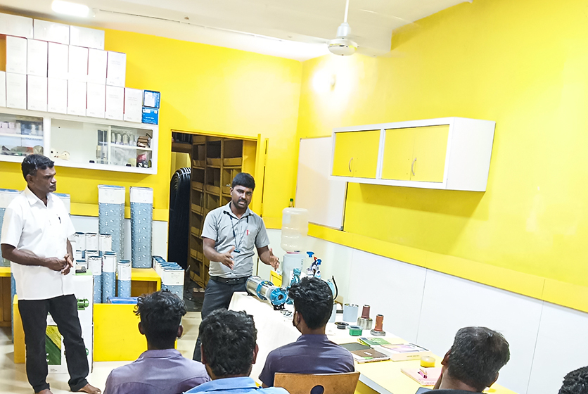 Taro Pumps sales manager conducting mechanics meet