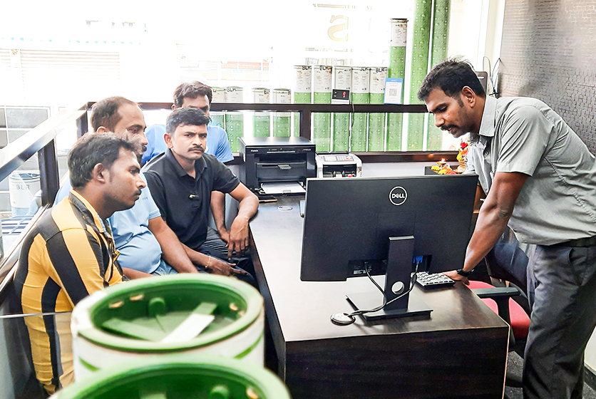 Taro Pumps sales manager conducting mechanics meet