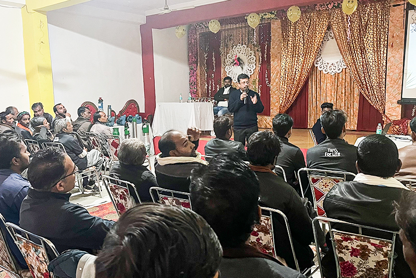 Taro Pumps sales manager conducting mechanics meet