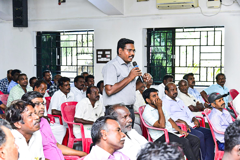 Taro Pumps sales manager conducting mechanics meet