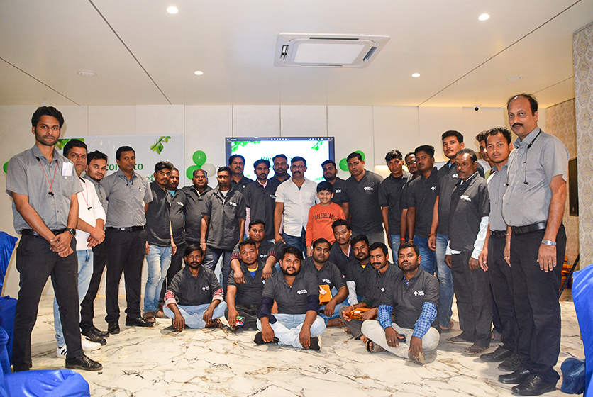 Taro Pumps team and mechanics group photo