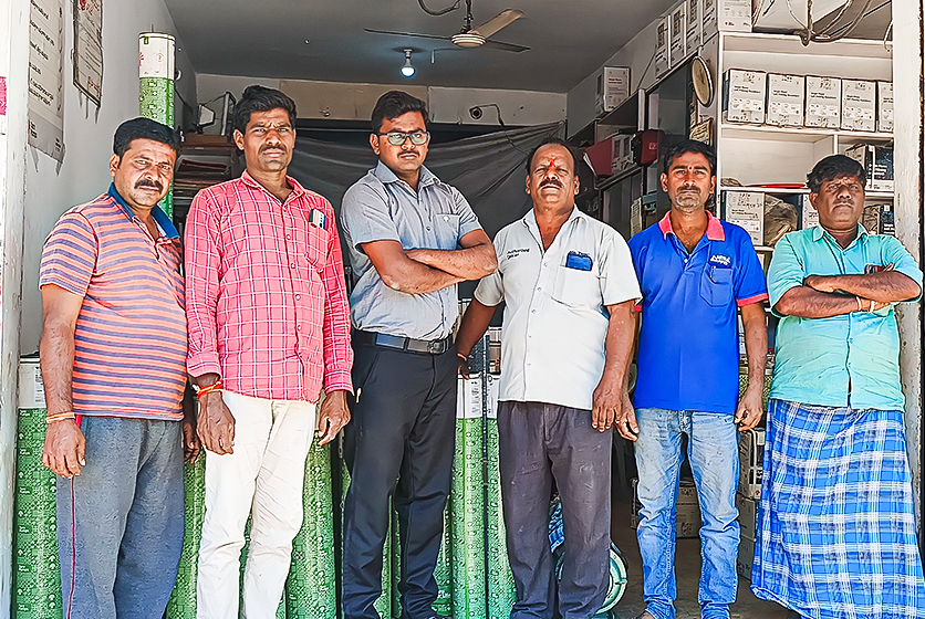 Taro Pumps team and mechanics group photo