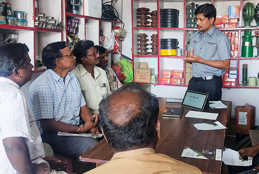 Taro Pumps manager conducting mechanics meet