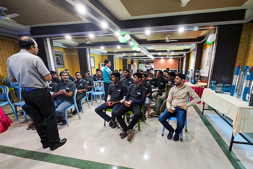 Taro Pumps manager conducting mechanics meet