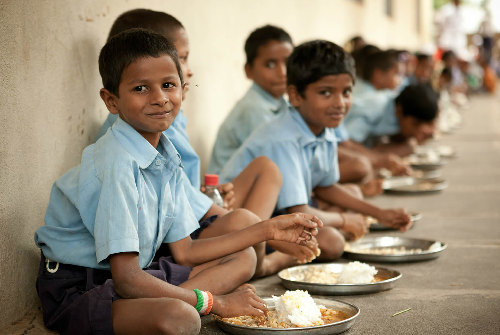 School children eating meal