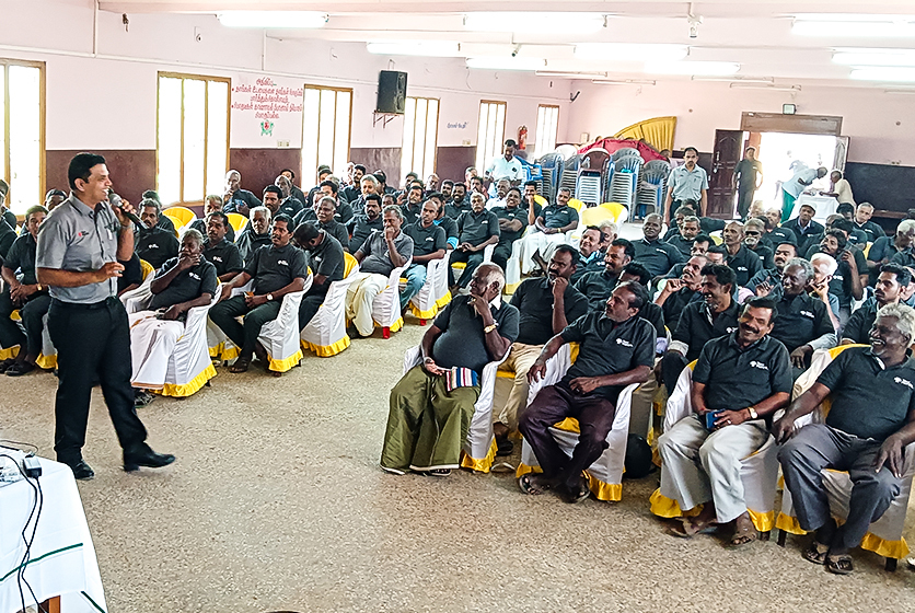 Taro Pumps manager conducting mechanics meet