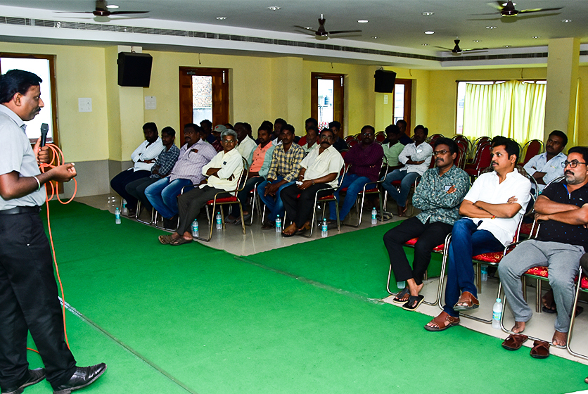 Taro Pumps manager conducting mechanics meet