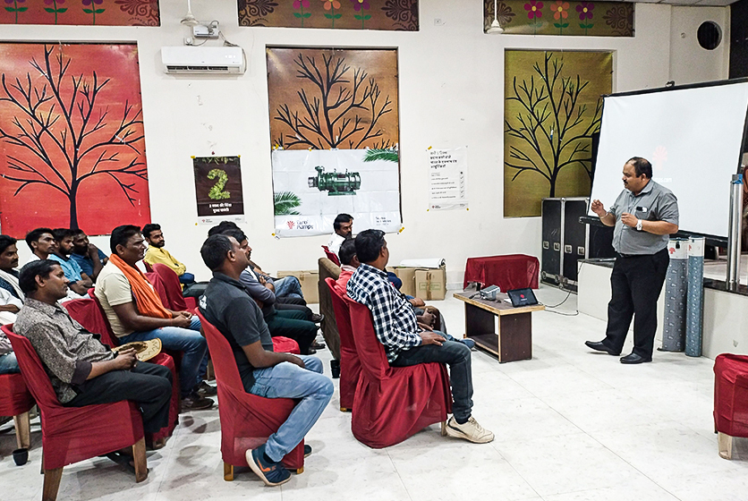 Taro Pumps manager conducting mechanics meet