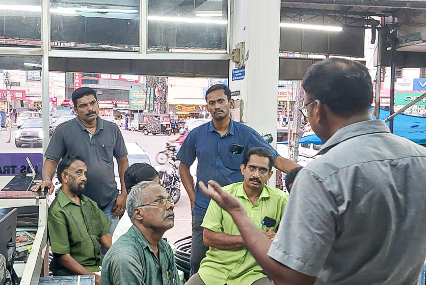 Taro Pumps manager conducting mechanics meet