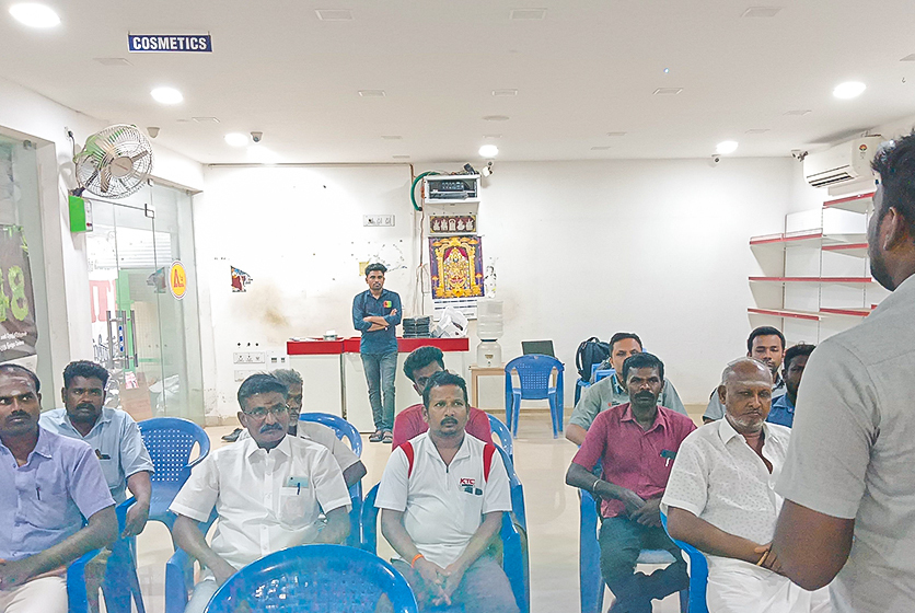 Taro Pumps manager conducting mechanics meet