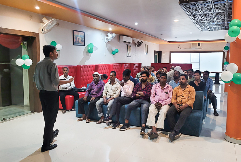 Taro Pumps manager conducting mechanics meet