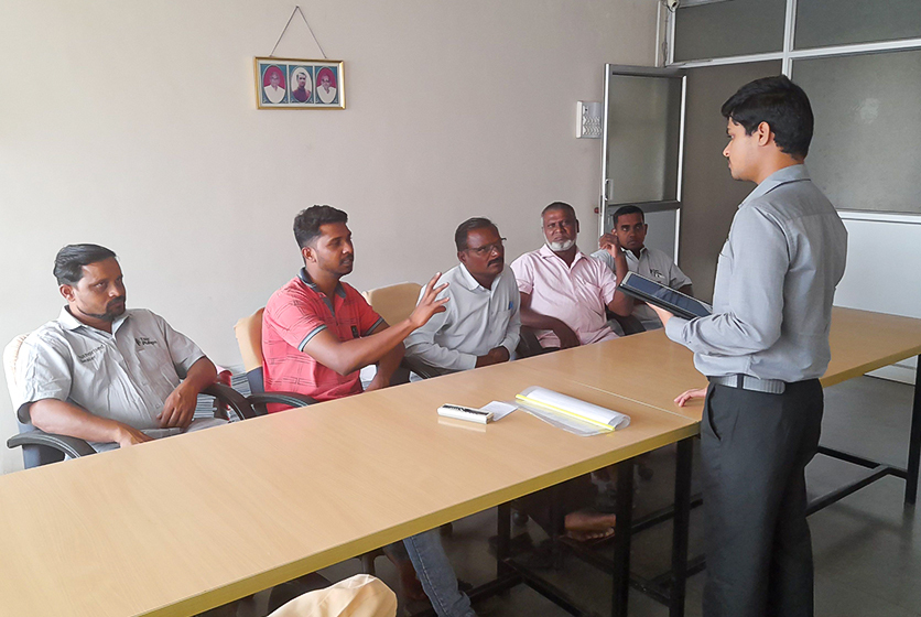 Taro Pumps manager conducting mechanics meet