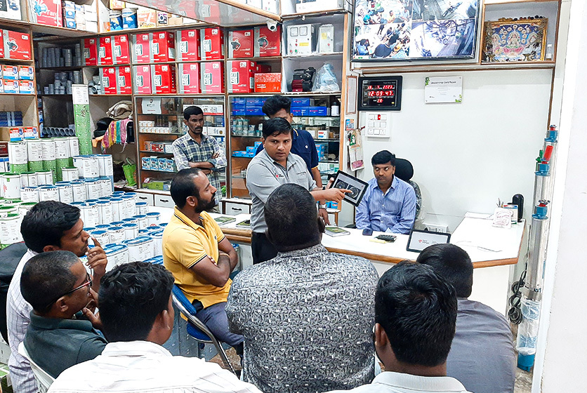 Taro Pumps manager conducting mechanics meet