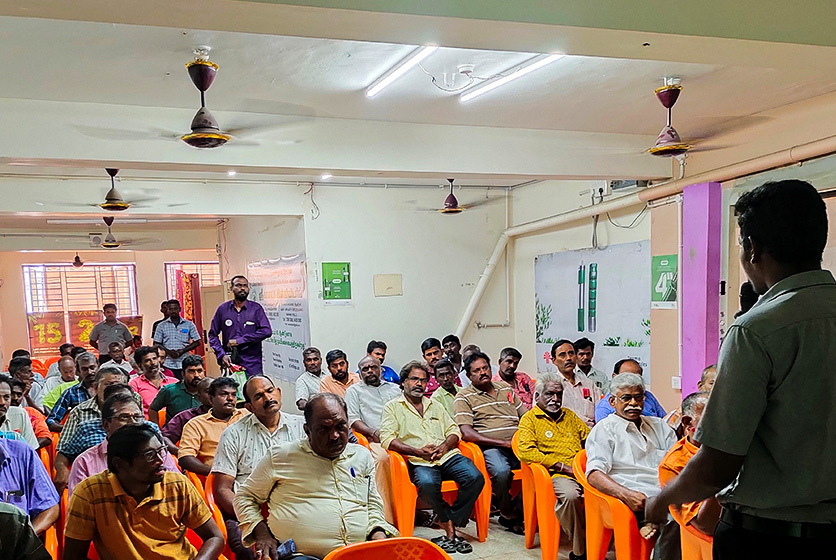 Taro Pumps manager conducting mechanics meet