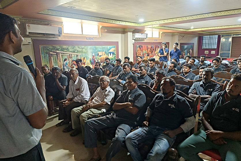 Taro Pumps manager conducting mechanics meet