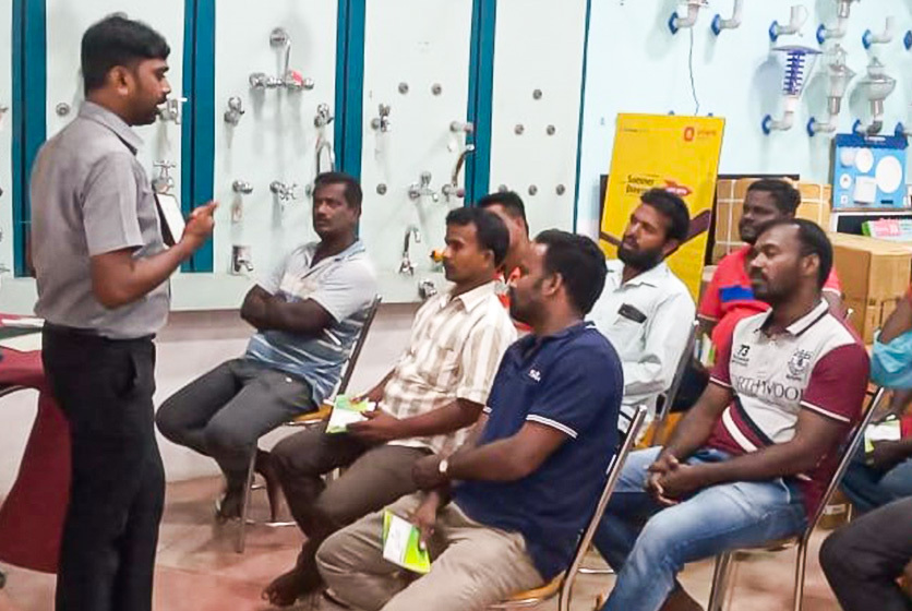 Taro Pumps manager conducting mechanics meet