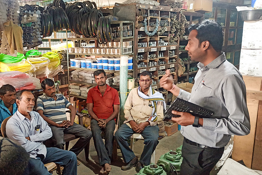 Taro Pumps manager conducting mechanics meet