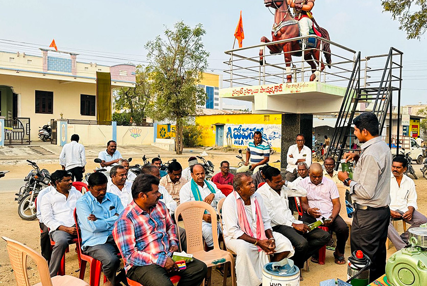 Taro Pumps manager conducting customers meet