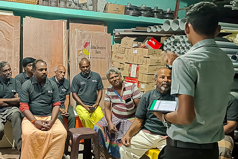 Taro Pumps manager conducting mechanics meet