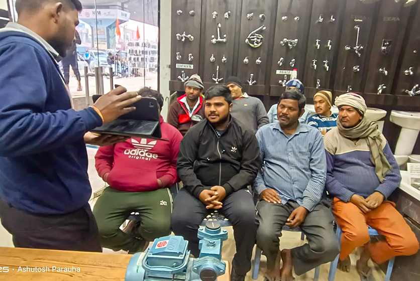 Taro Pumps manager conducting mechanics meet