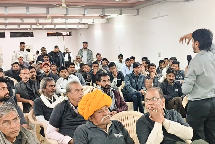 Taro Pumps manager conducting mechanics meet
