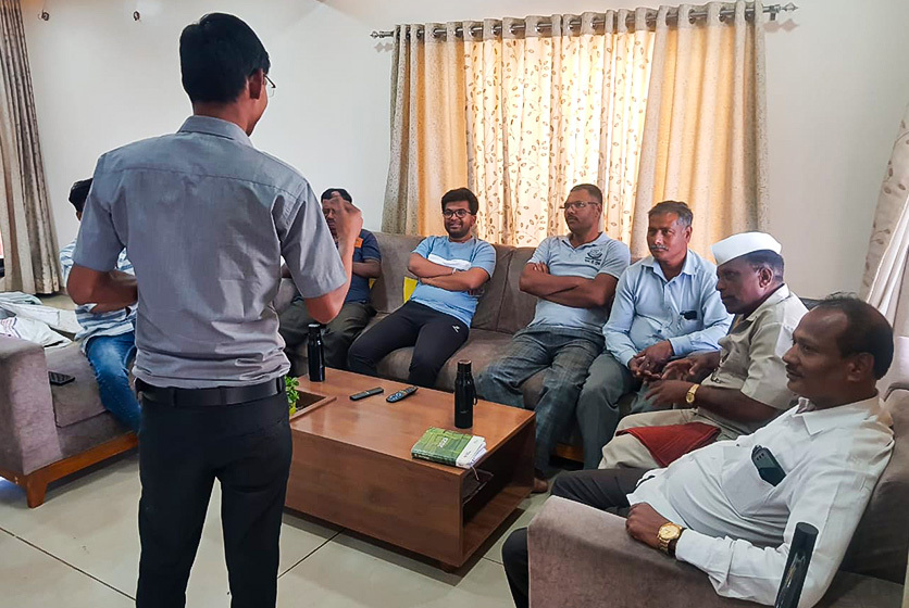 Taro Pumps manager conducting mechanics meet