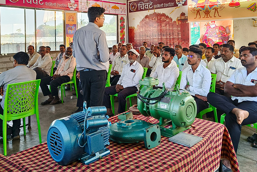 Taro Pumps manager conducting mechanics meet