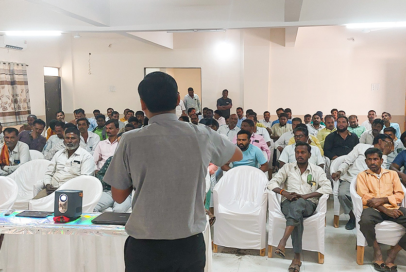 Taro Pumps manager conducting mechanics meet