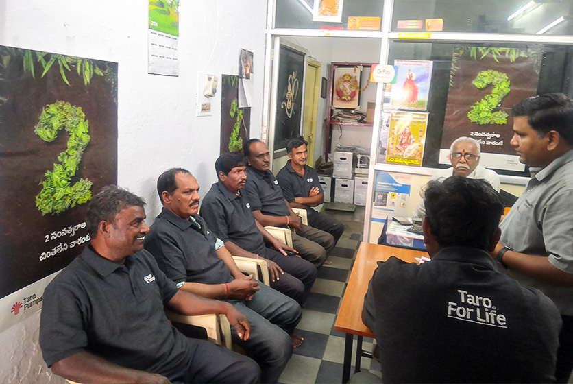 Taro Pumps manager conducting mechanics meet