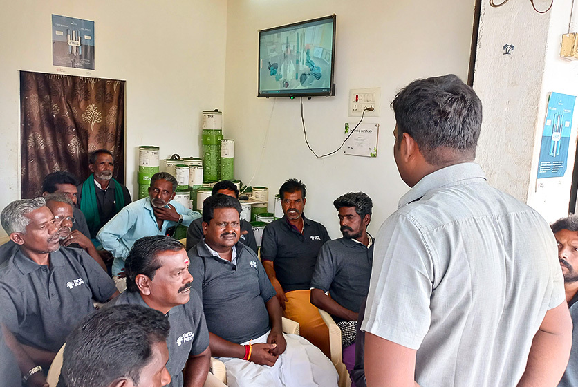 Taro Pumps manager conducting mechanics meet