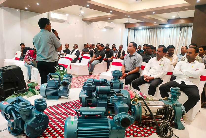 Taro Pumps manager conducting mechanics meet