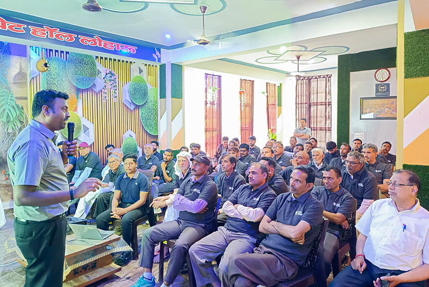 Taro Pumps manager conducting mechanics meet