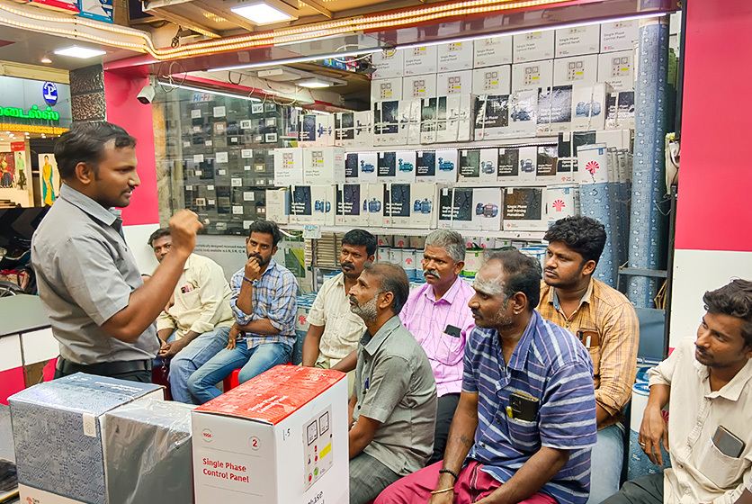 Taro Pumps manager conducting mechanics meet