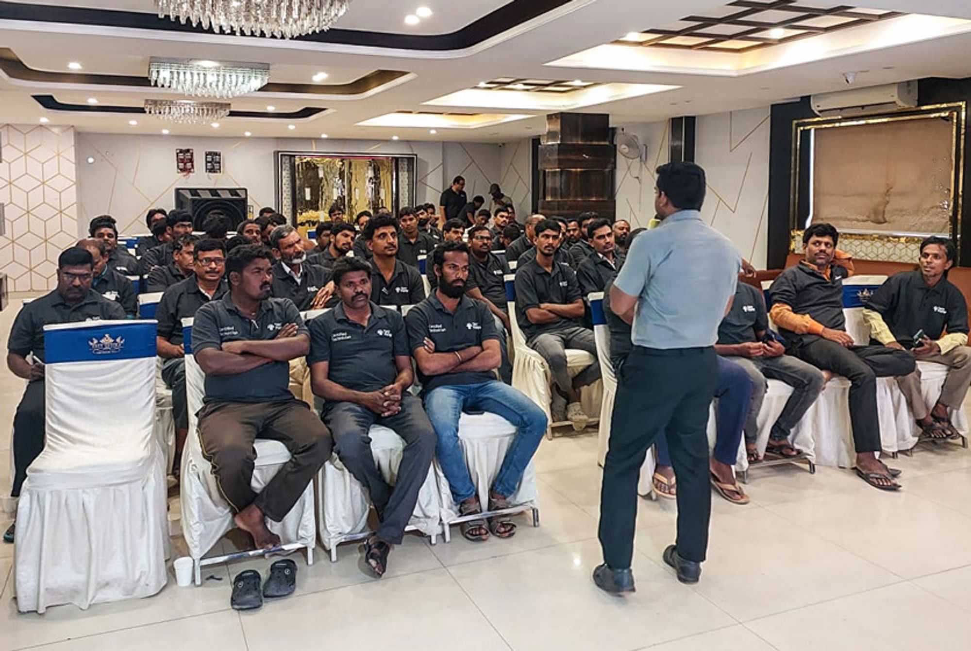 Taro Pumps manager conducting mechanics meet