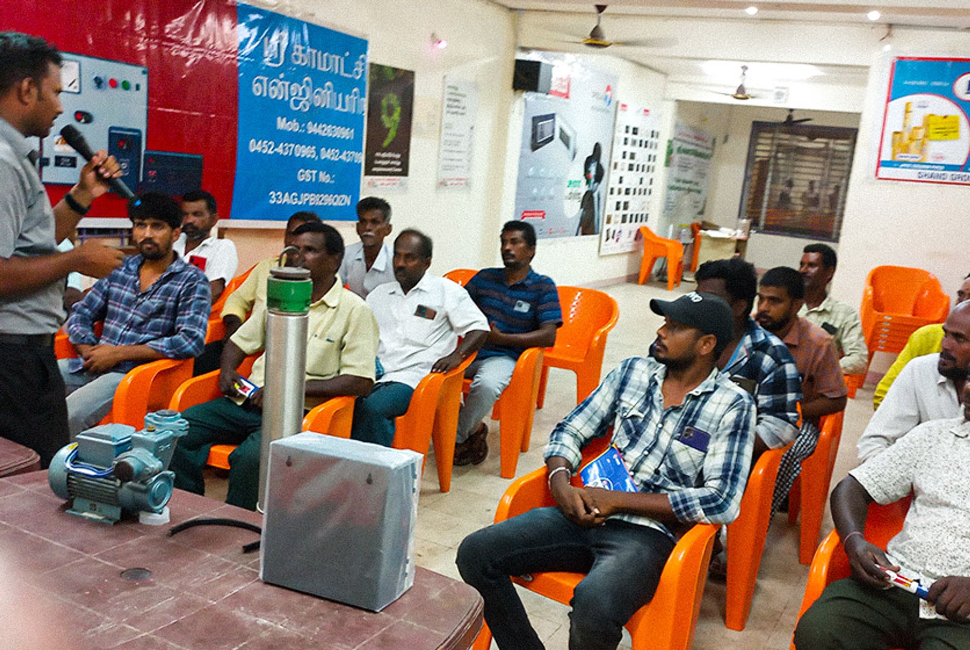 Taro Pumps manager conducting mechanics meet