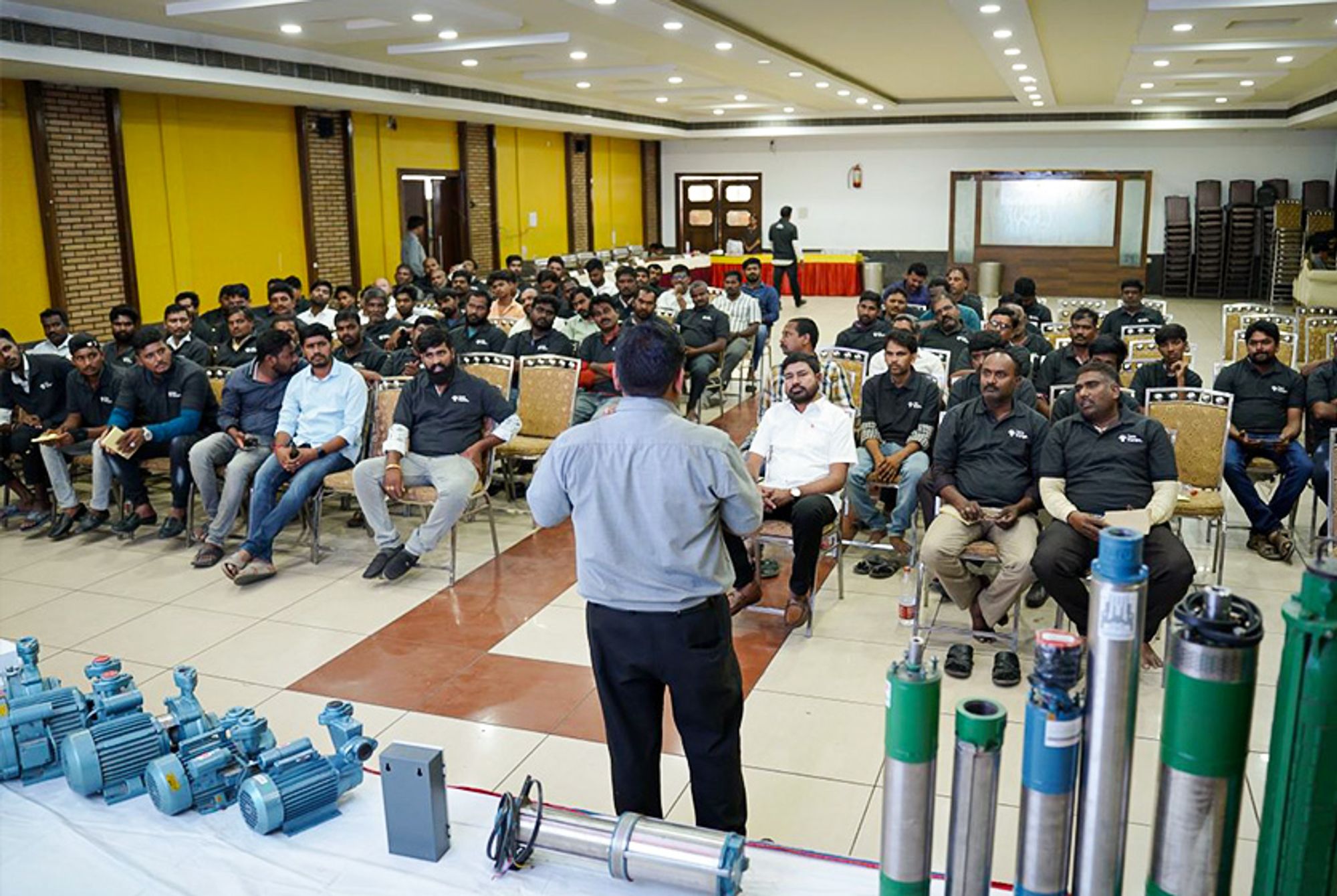 Taro Pumps manager conducting mechanics meet