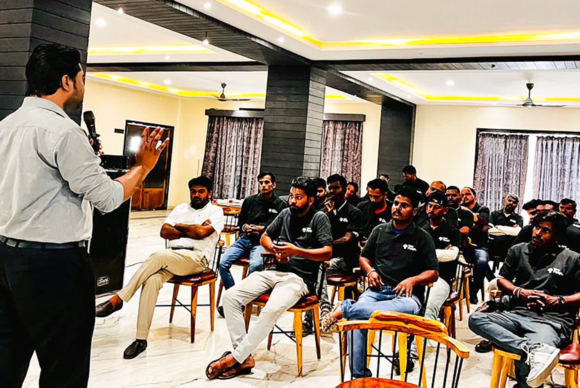 Taro Pumps manager conducting mechanics meet